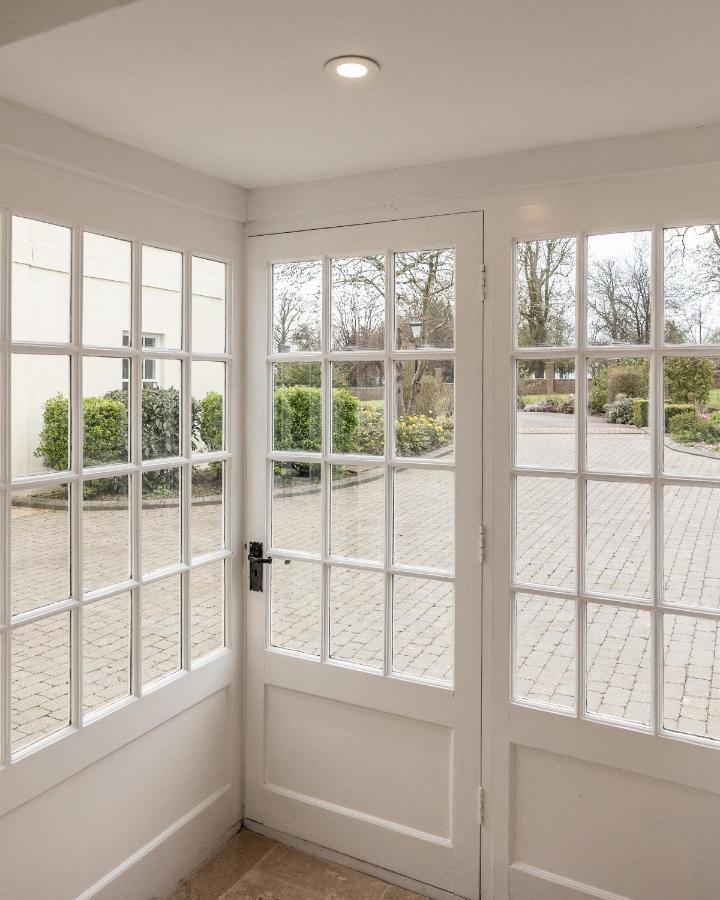Exclusive Coach House With Lakeside Hot Tub On Country Estate Toddington  外观 照片
